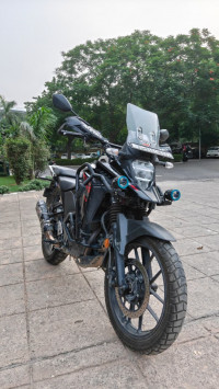 Black Suzuki V-Strom 250