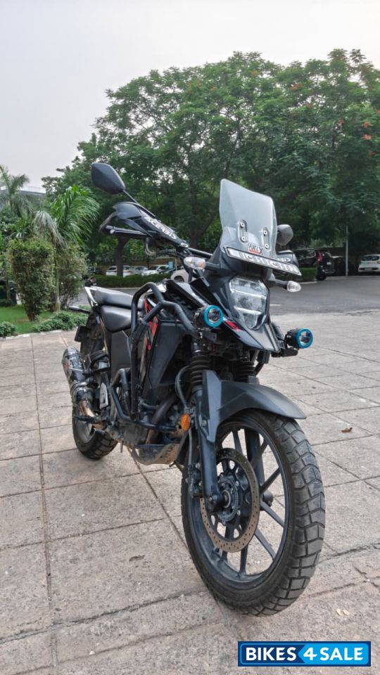 Black Suzuki V-Strom 250 Black Suzuki V-Strom 250