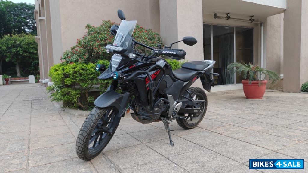 Black Suzuki V-Strom 250 Black Suzuki V-Strom 250