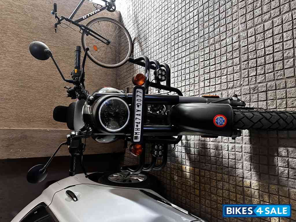 Royal Enfield Classic Stealth Black