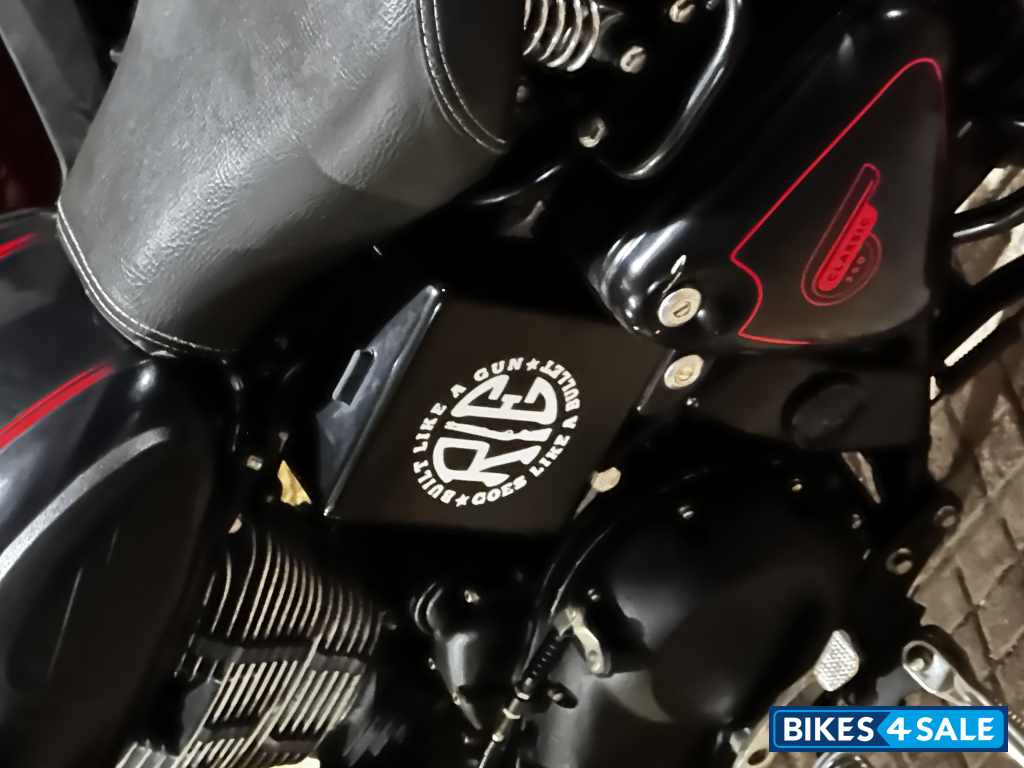 Royal Enfield Classic Stealth Black