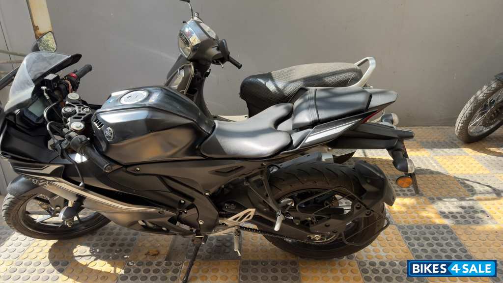 Yamaha R15 V4