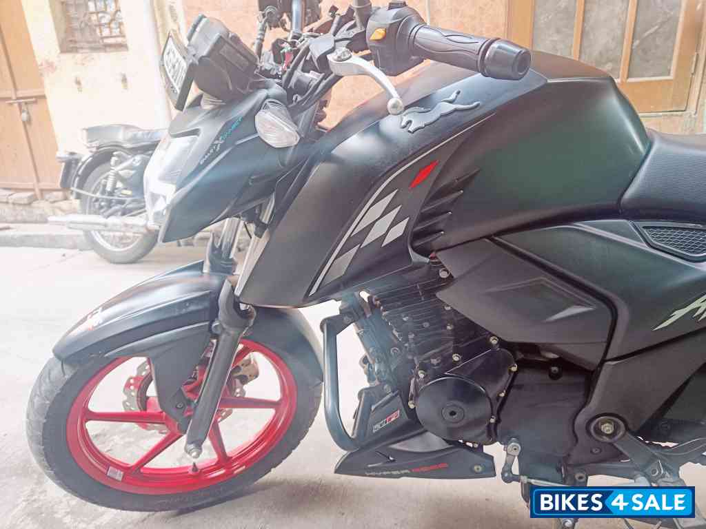 TVS Apache RTR 160 4V Special Edition