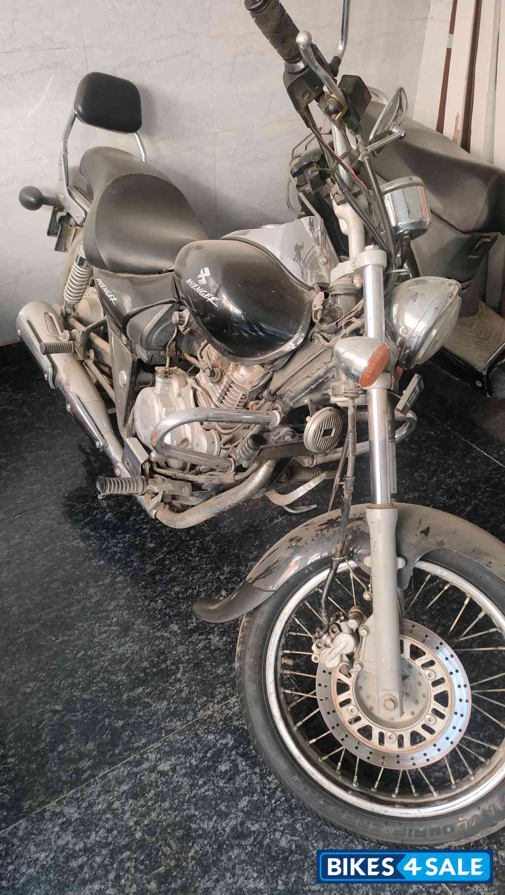 Bajaj Avenger 220 DTS-i