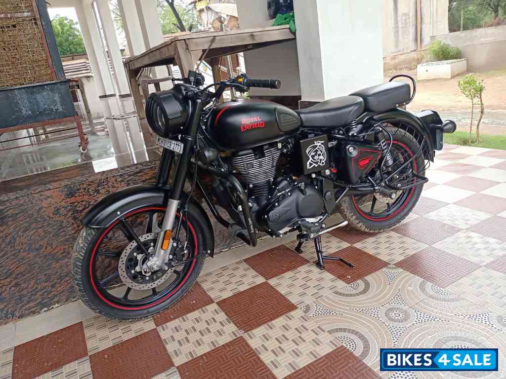 Royal Enfield Classic Stealth Black