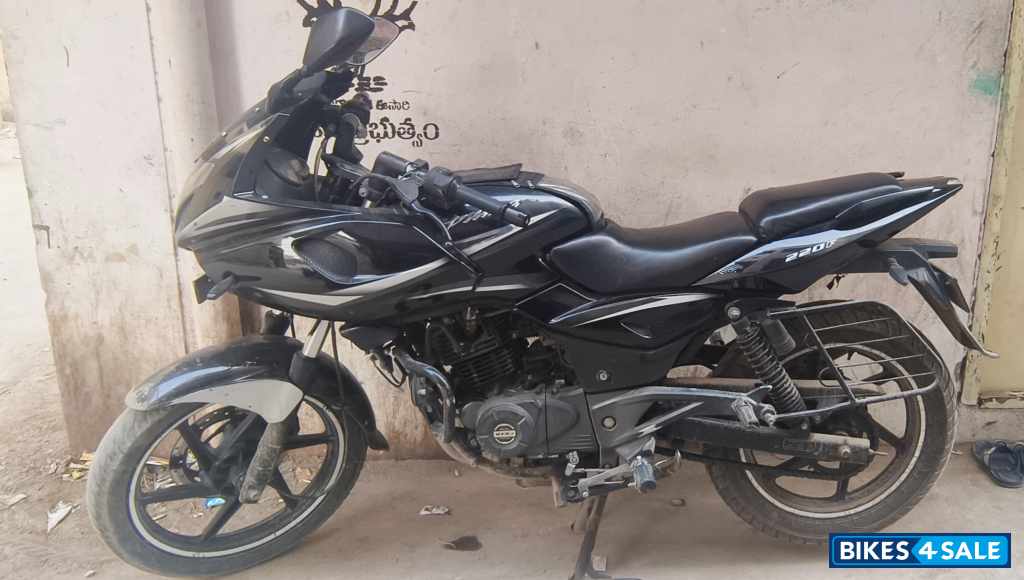 Bajaj Pulsar 220 DTSFi