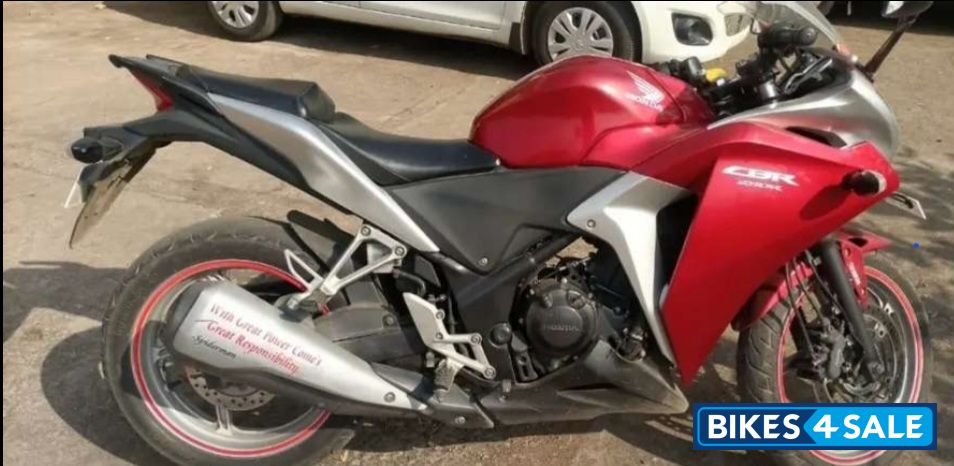 Red Honda CBR 250R