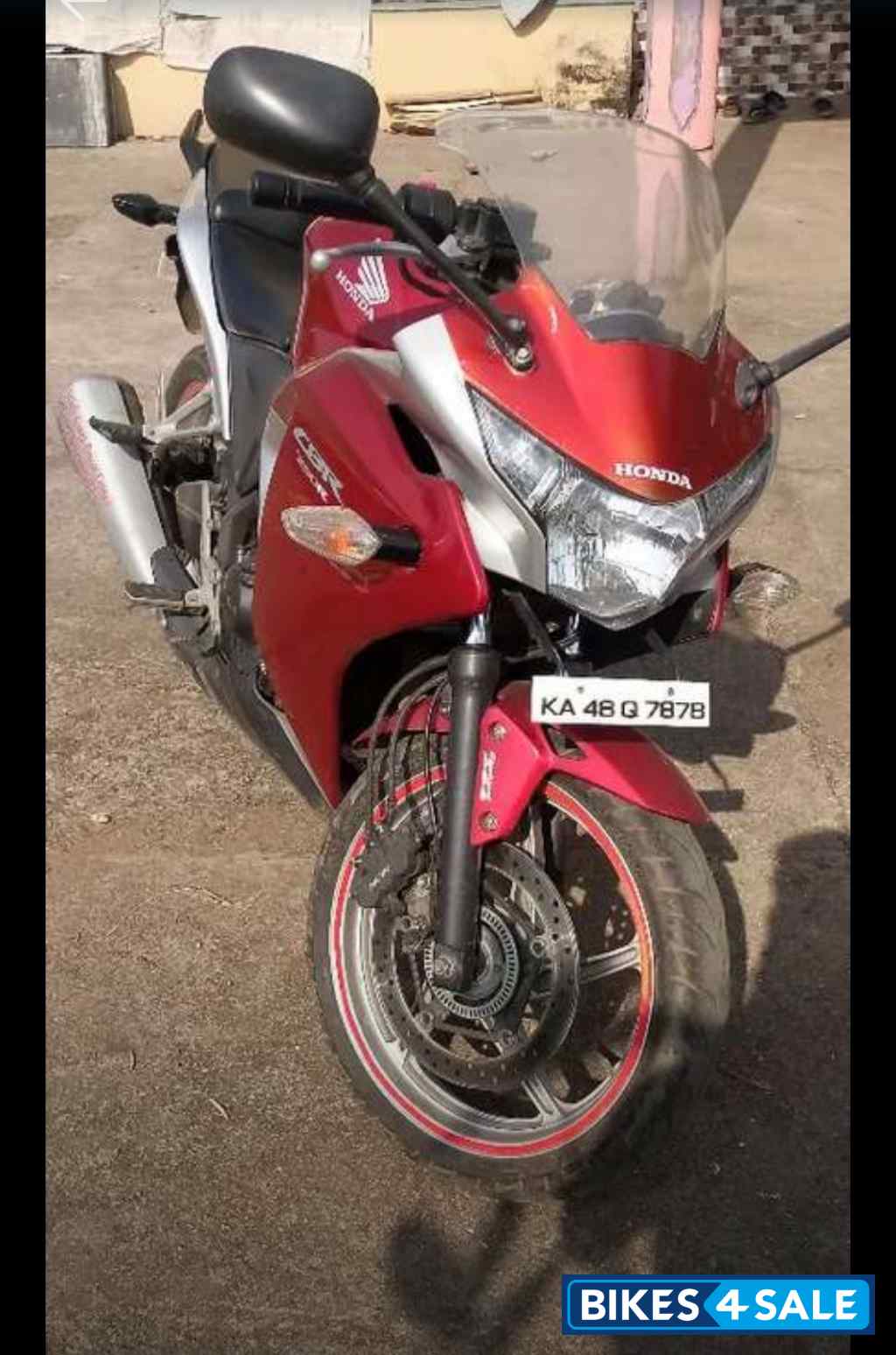 Red Honda CBR 250R