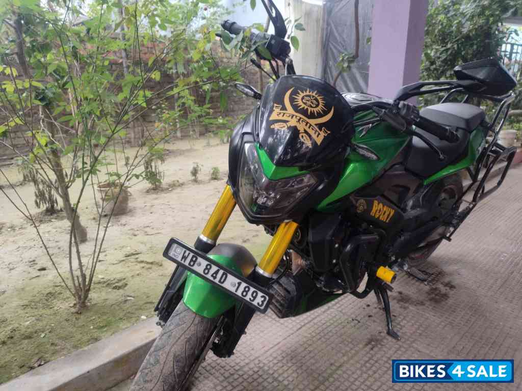 Green Bajaj Dominar 400 Disc