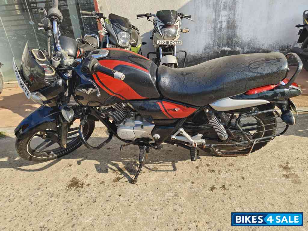 Bajaj V15