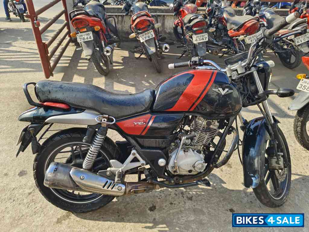 Bajaj V15