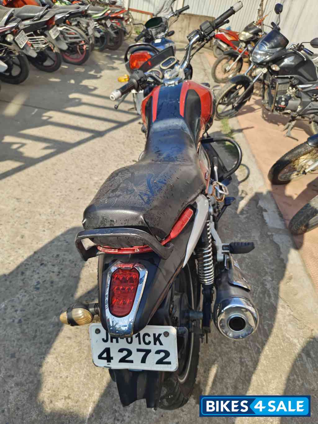 Bajaj V15