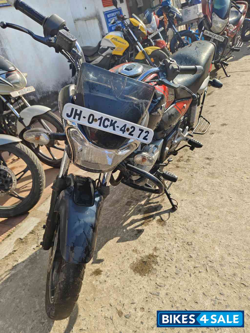Bajaj V15