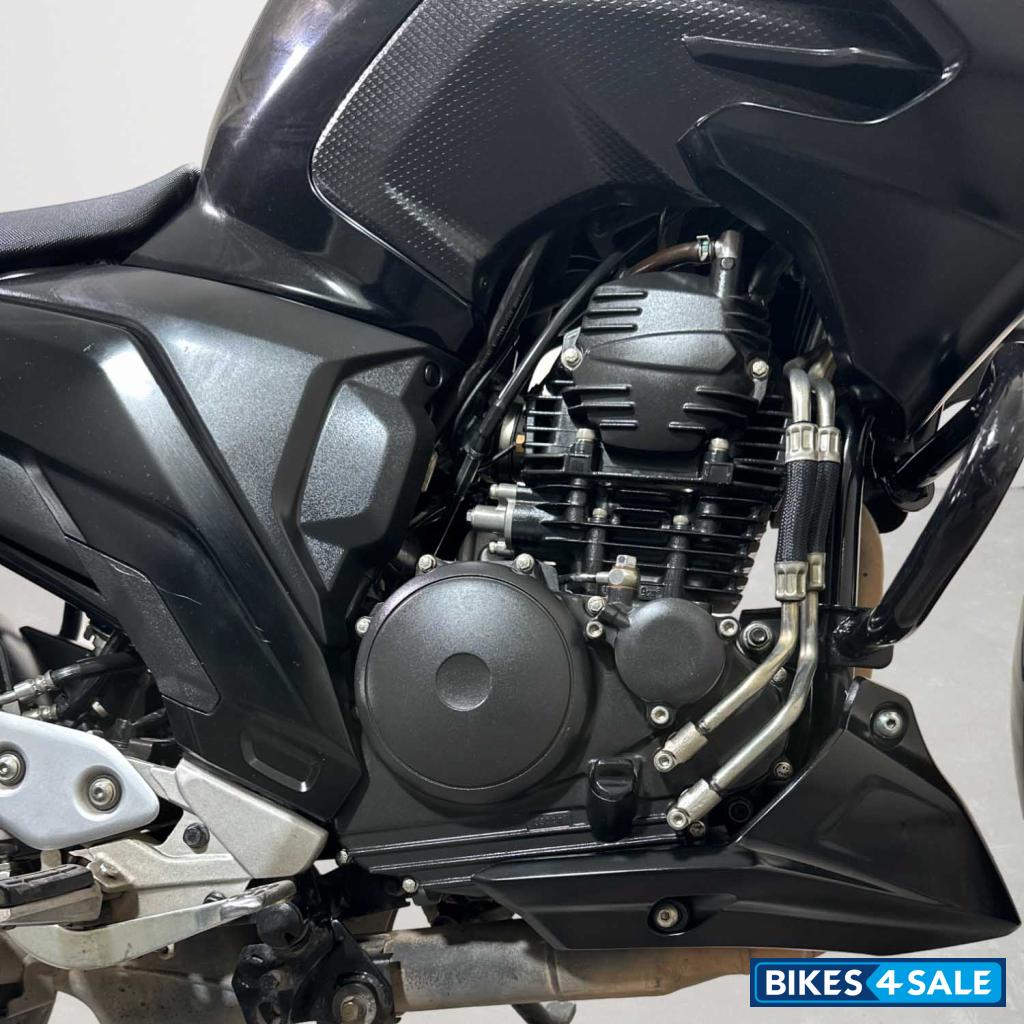 Yamaha FZ25
