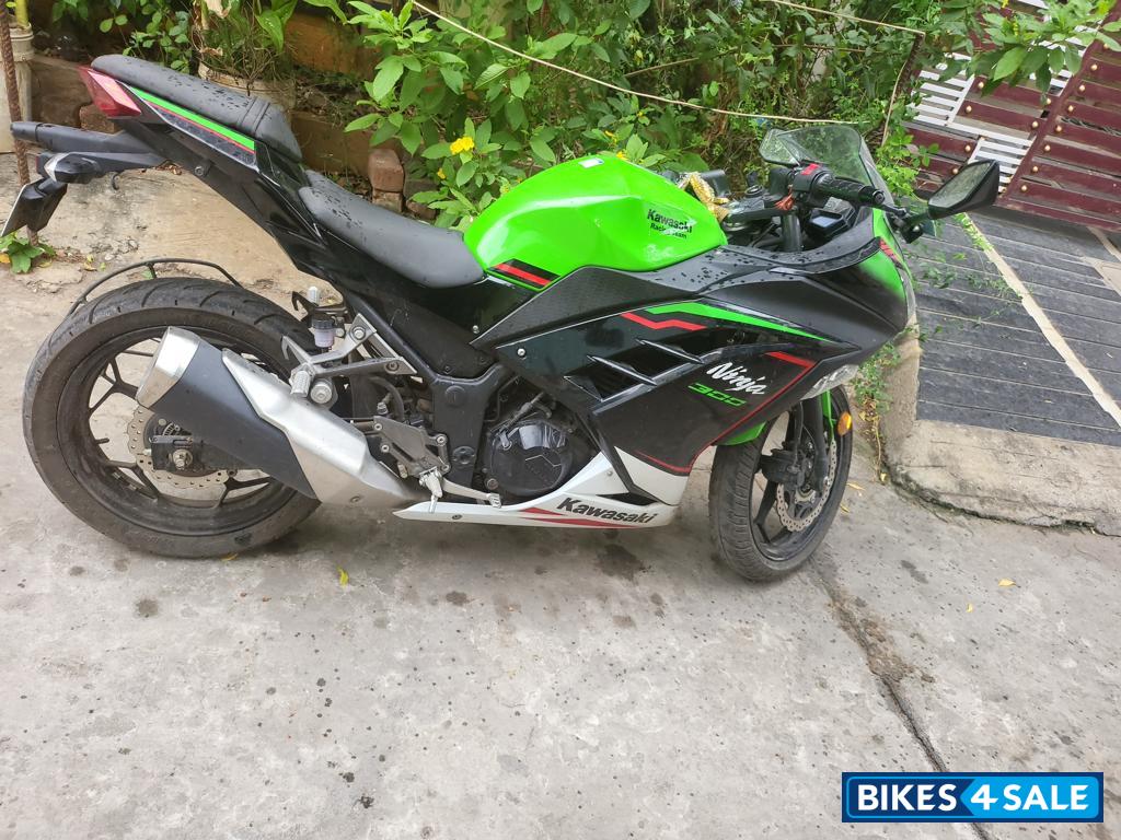 Kawasaki Ninja 300 BS6 2022