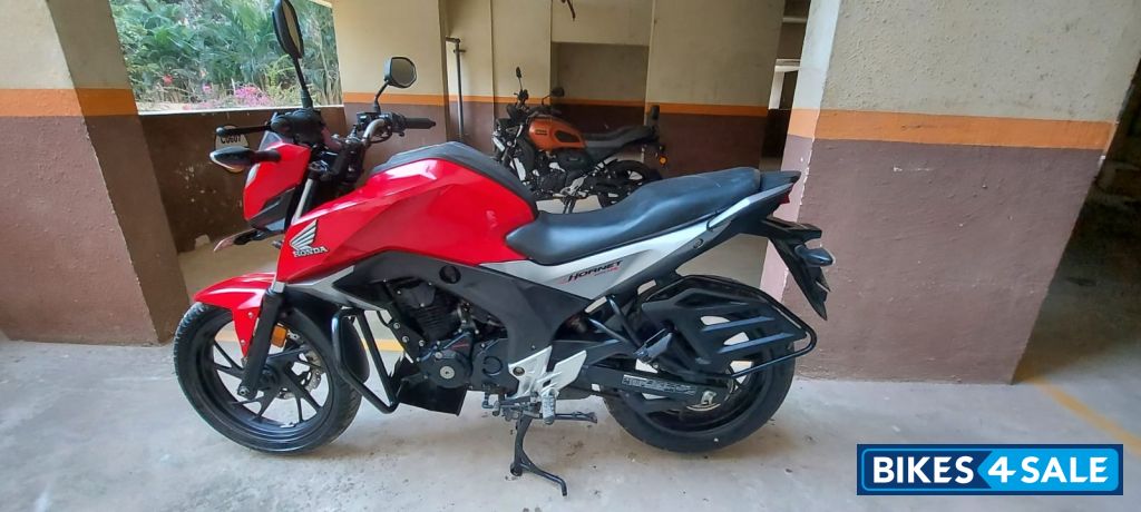 Honda CB Hornet 160R ABS