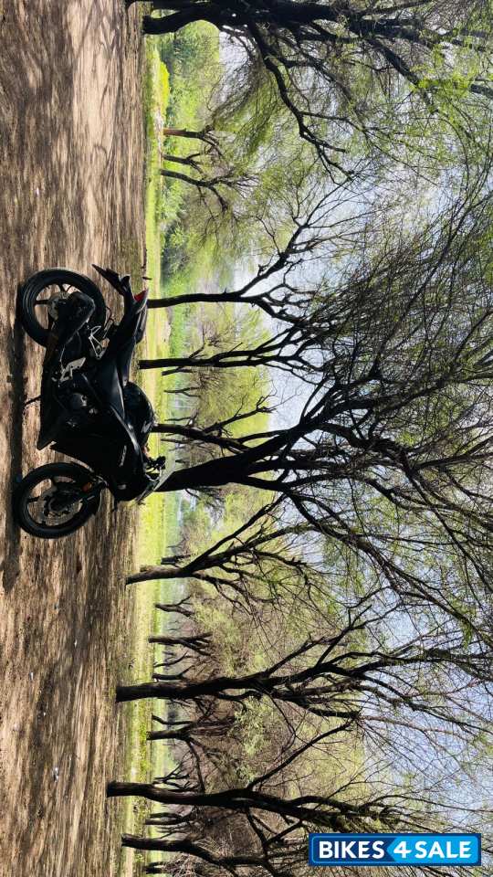 Black Honda CBR 250R