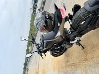 Grey Husqvarna Svartpilen 250