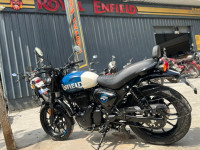 Retro Blue Royal Enfield Hunter 350 Retro