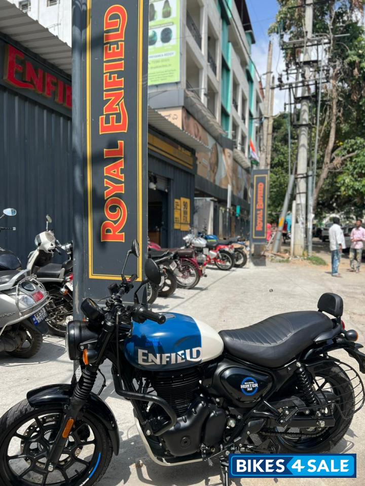 Retro Blue Royal Enfield Hunter 350 Retro