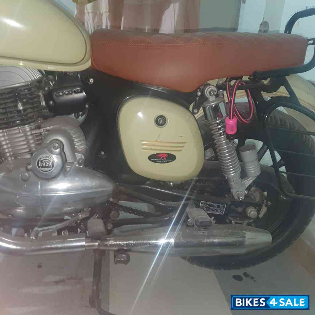 Jawa forty two BS6