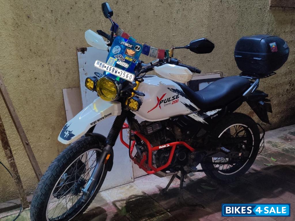 Pearl White Hero XPulse 200