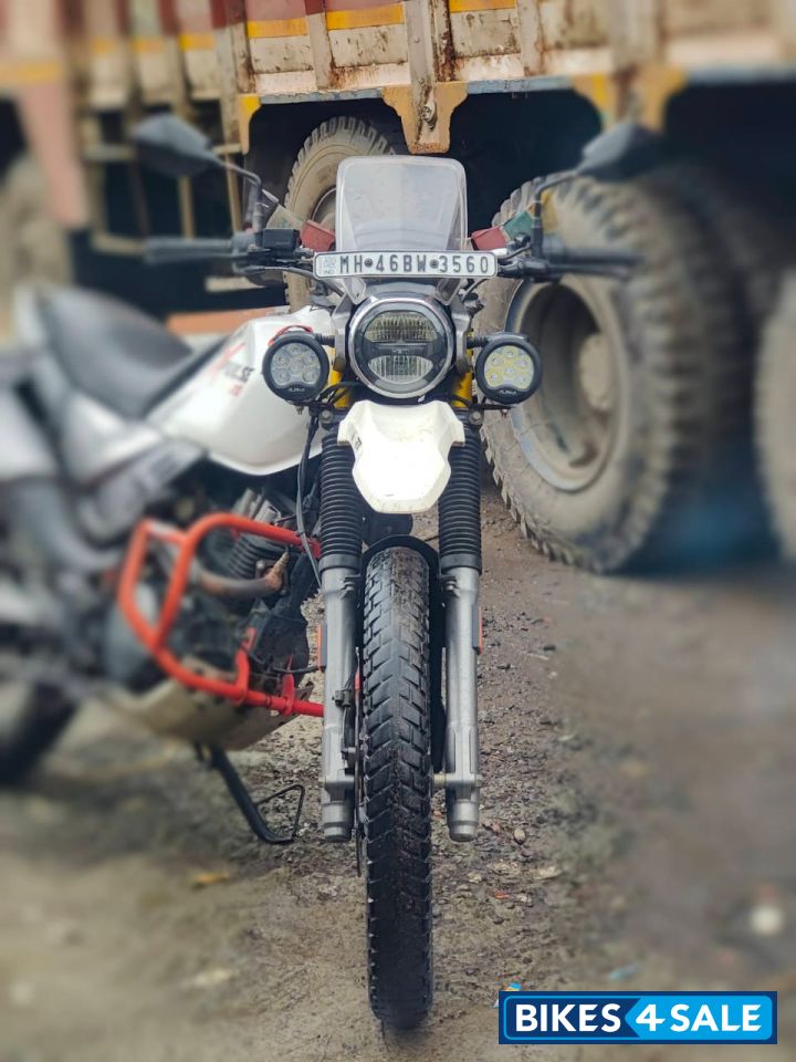 Pearl White Hero XPulse 200