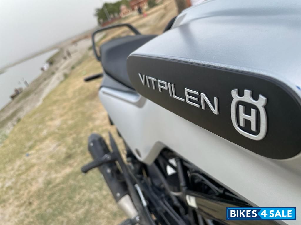 Silver Husqvarna Vitpilen 250