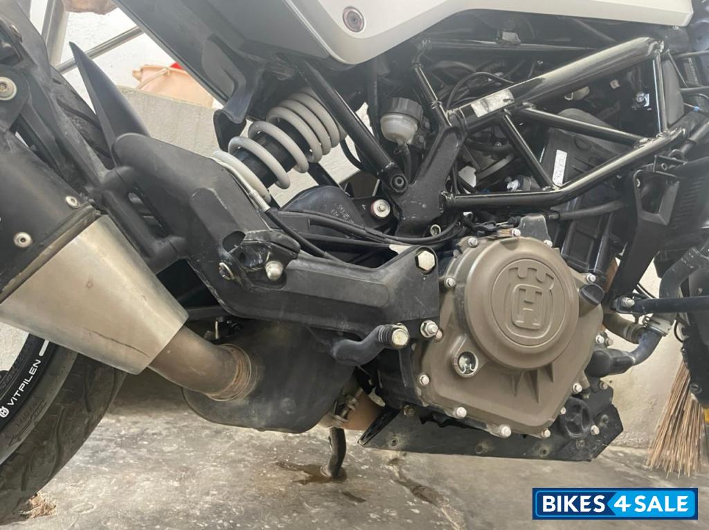 Silver Husqvarna Vitpilen 250