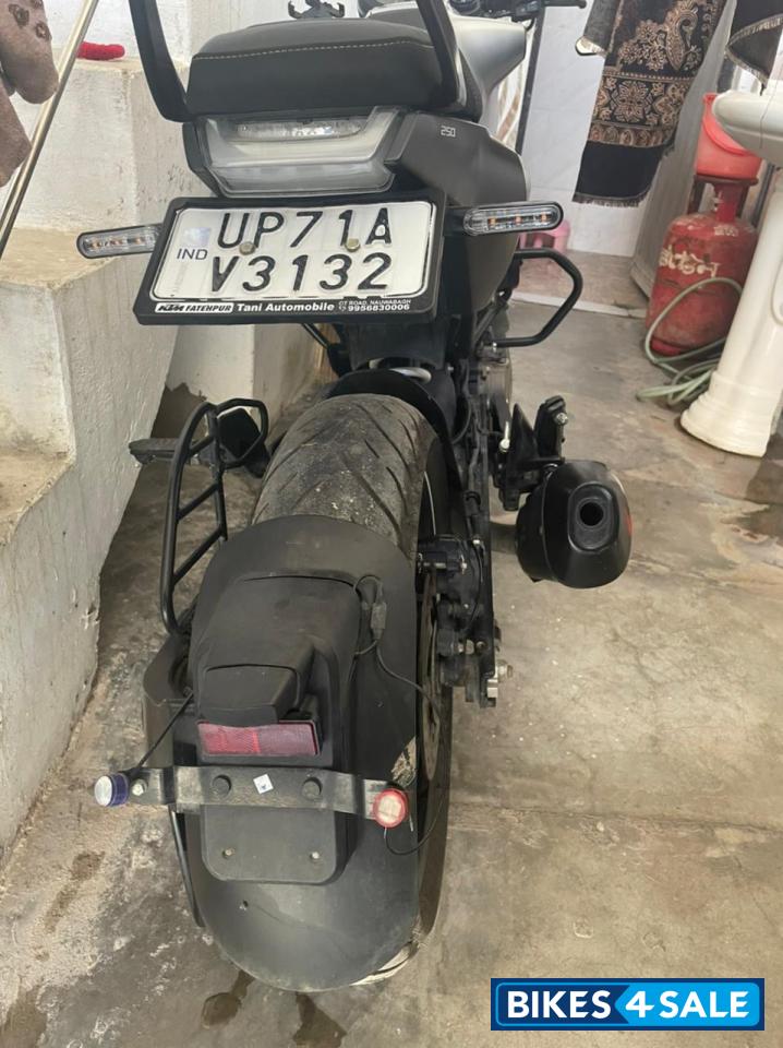 Silver Husqvarna Vitpilen 250