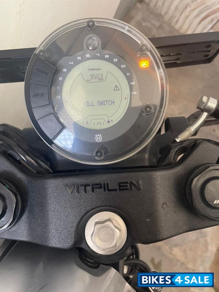 Silver Husqvarna Vitpilen 250