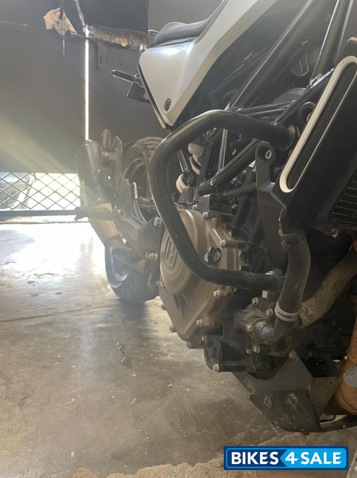 Silver Husqvarna Vitpilen 250