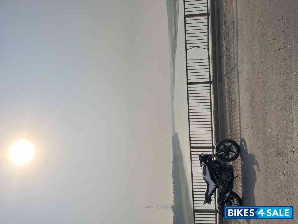 Silver Husqvarna Vitpilen 250