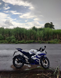 Blue Yamaha YZF R15 V2