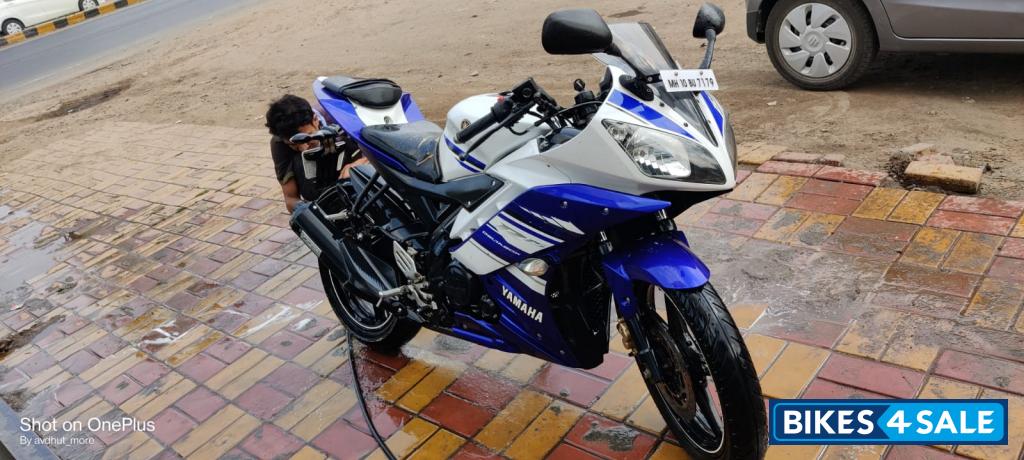 Blue Yamaha YZF R15 V2