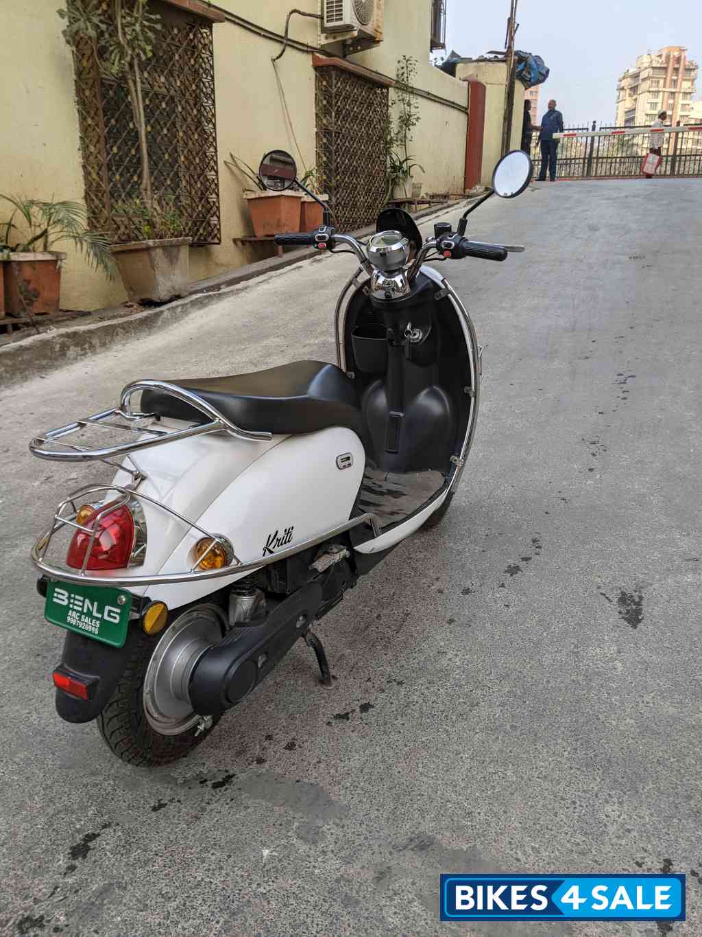 White Benling Kriti Lithium Ion