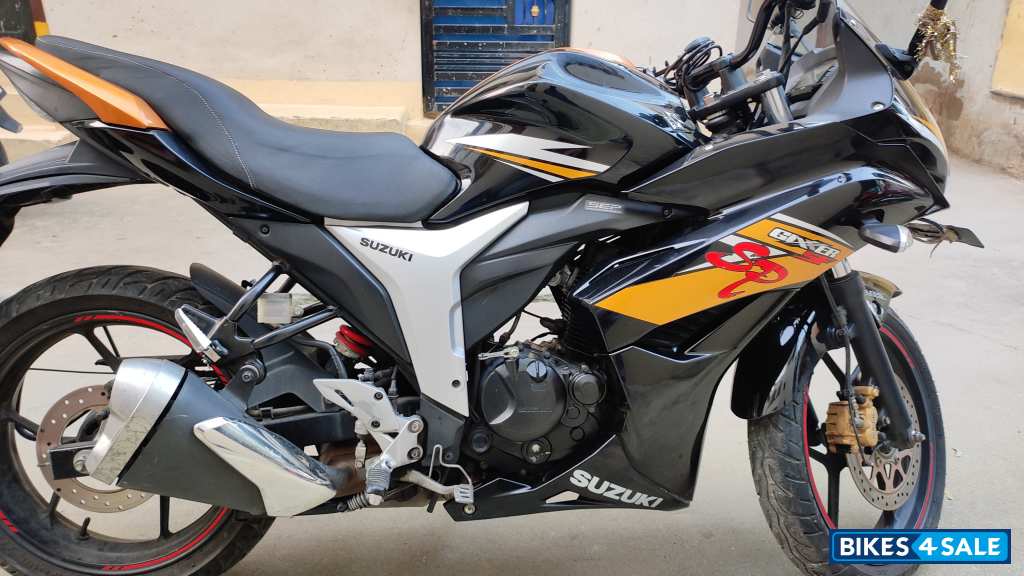 Black / Yellow Suzuki Gixxer SF Fi