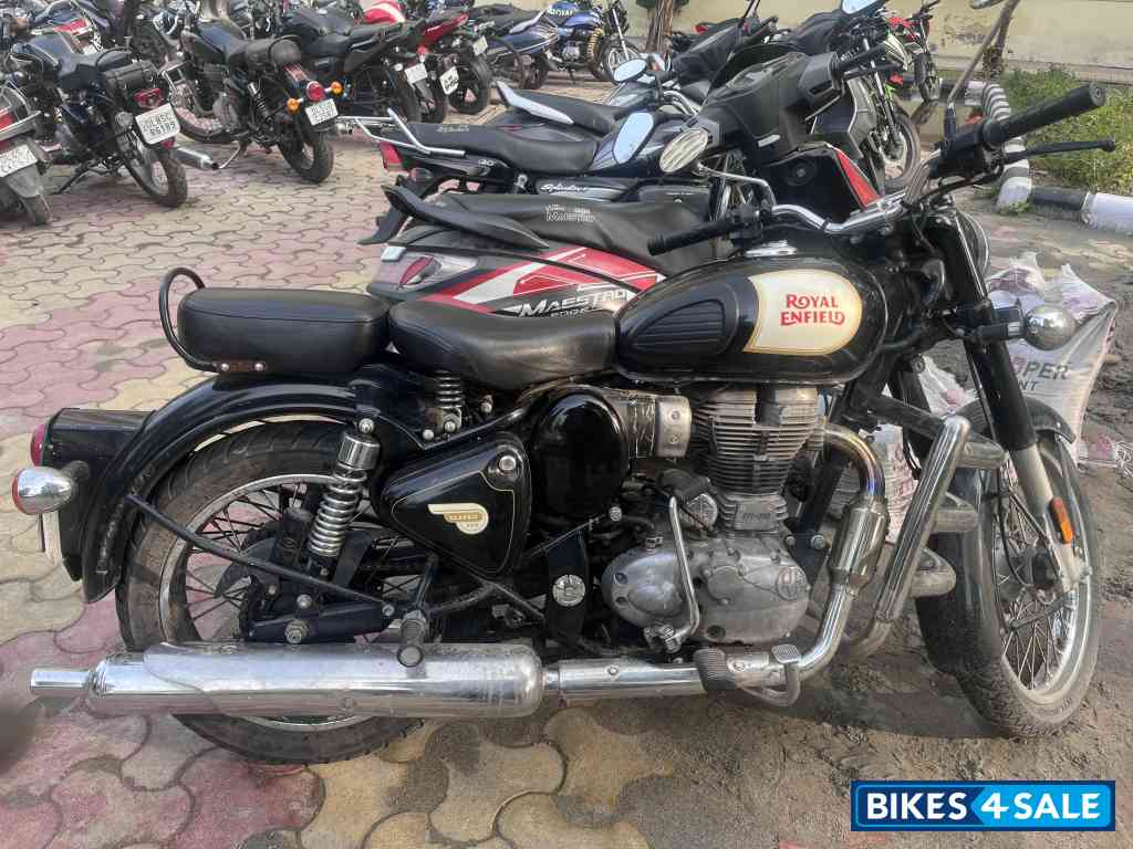 Black Royal Enfield Classic 350