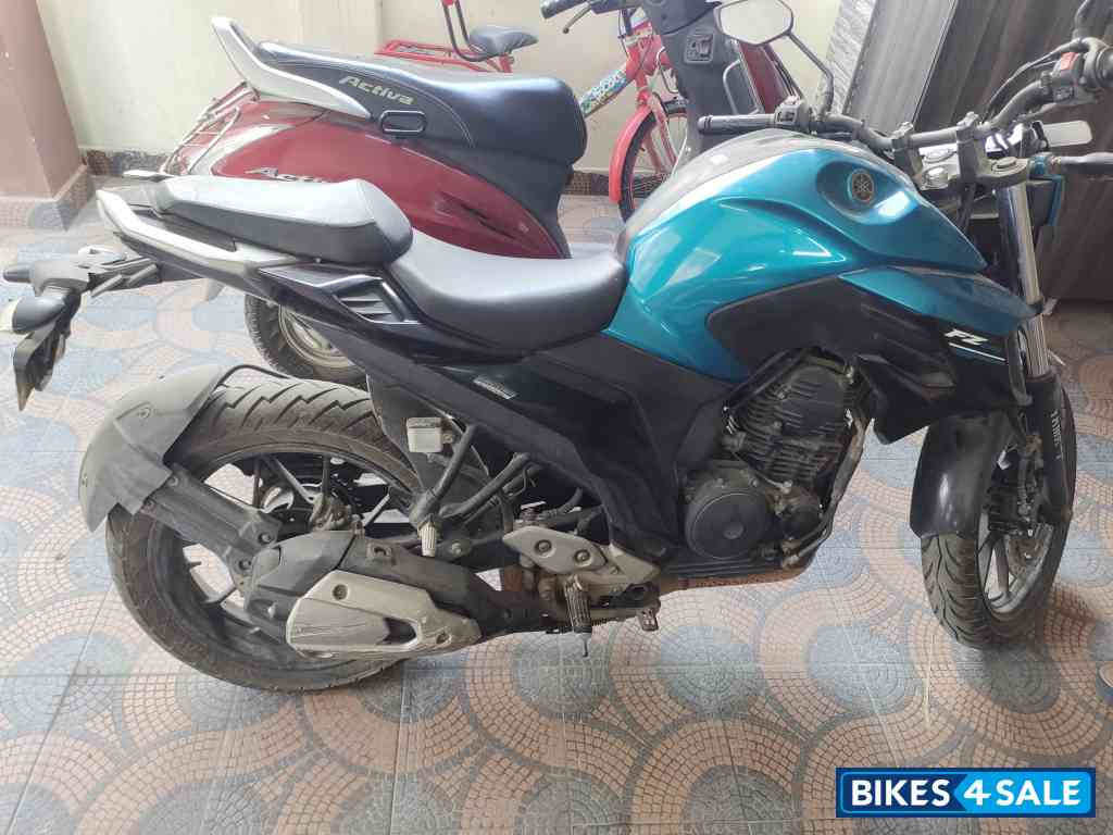 Yamaha FZ25