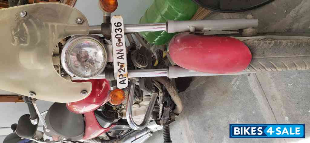 Bajaj Avenger 220 DTS-i