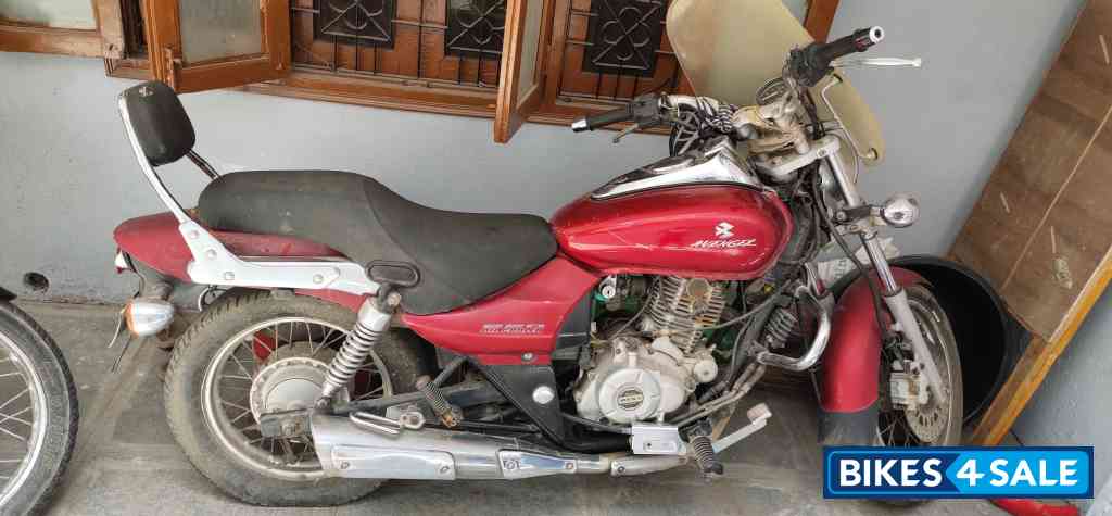 Bajaj Avenger 220 DTS-i