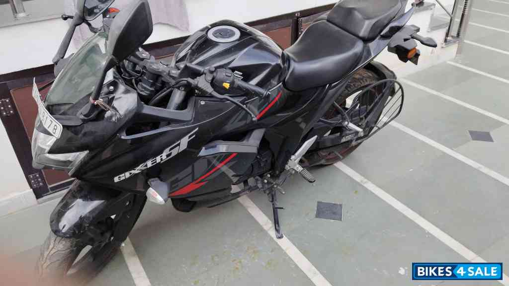 Suzuki Gixxer SF