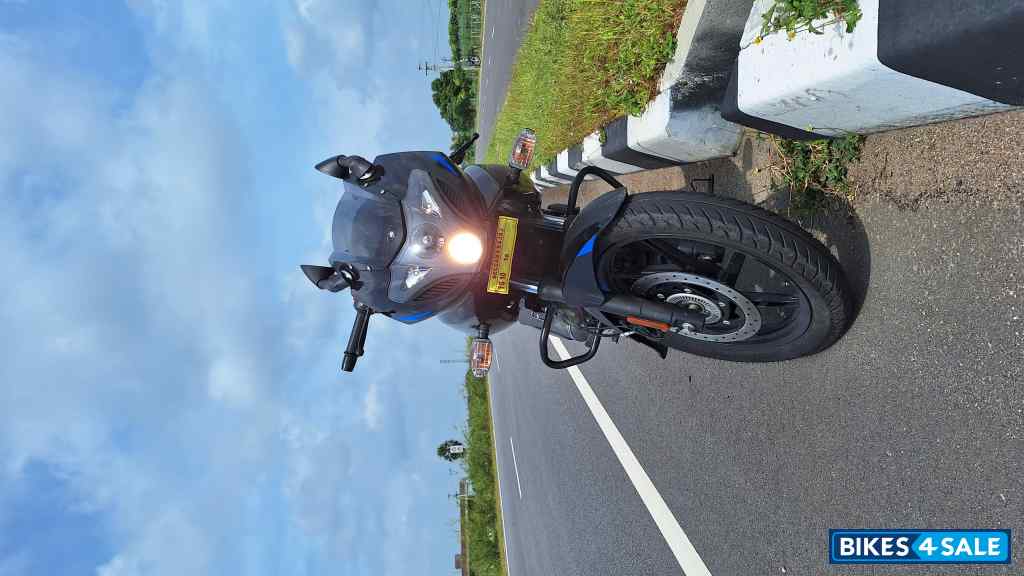 Bajaj Pulsar 220F BS6