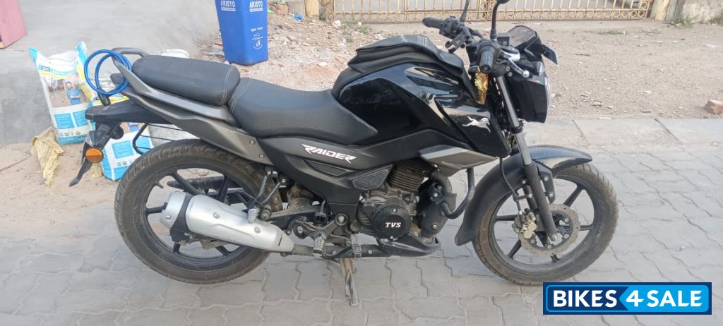 TVS Raider Split Seat