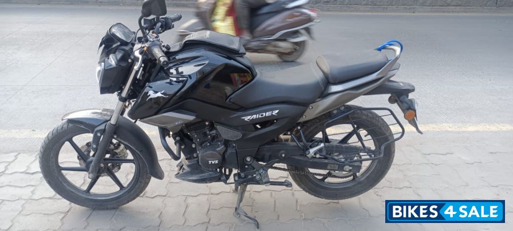 TVS Raider Split Seat