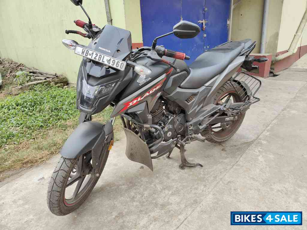 Black Honda XBlade BS6