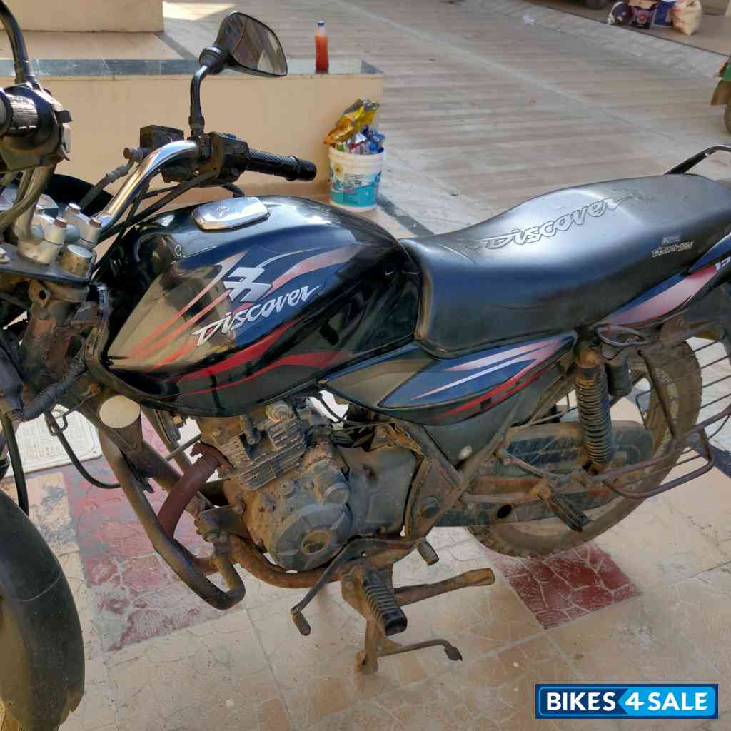 Black Bajaj Discover DTSi 150