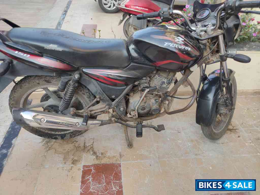 Black Bajaj Discover DTSi 150