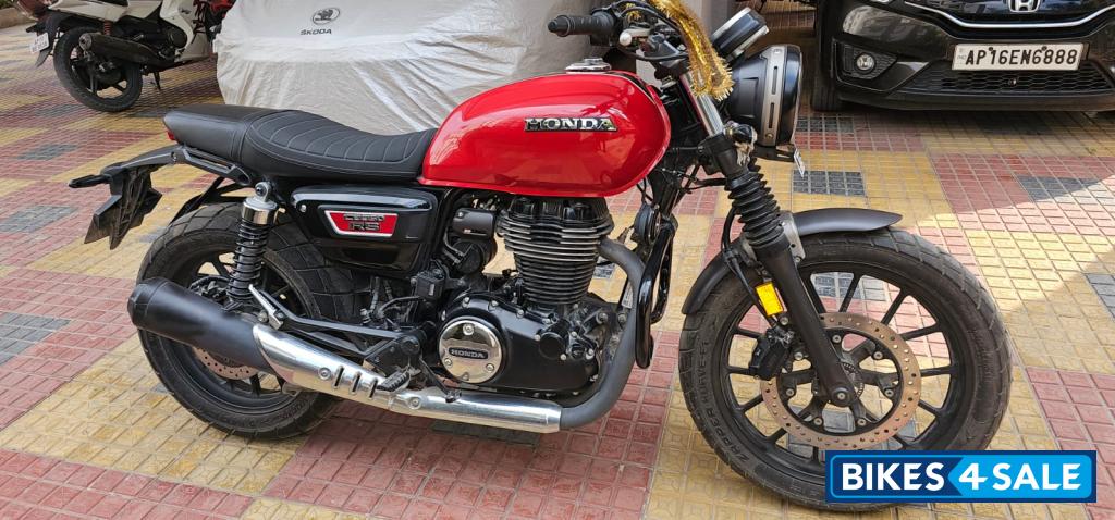 Red Honda CB350RS