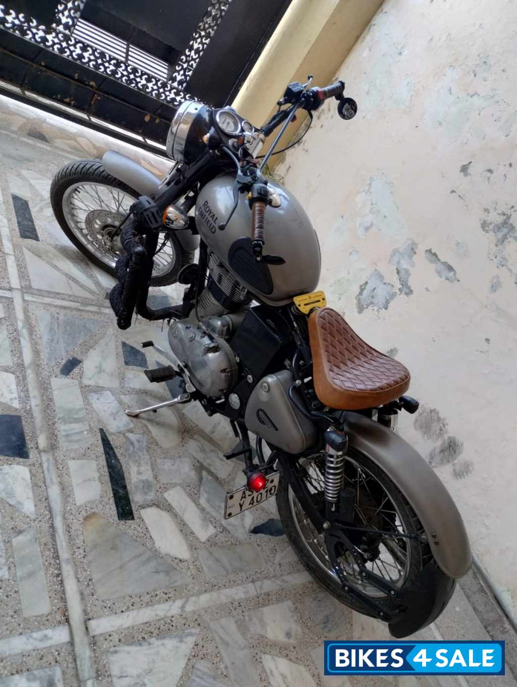 Grey Royal Enfield Classic Gunmetal Grey